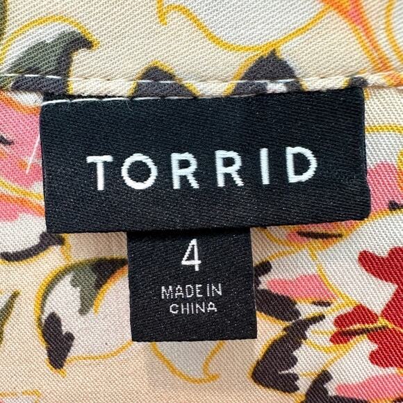 TORRID | Yellow Floral Blouse Plus Size Button Front Boho V-Neck Tunic Top | 4X - Picture 5 of 7